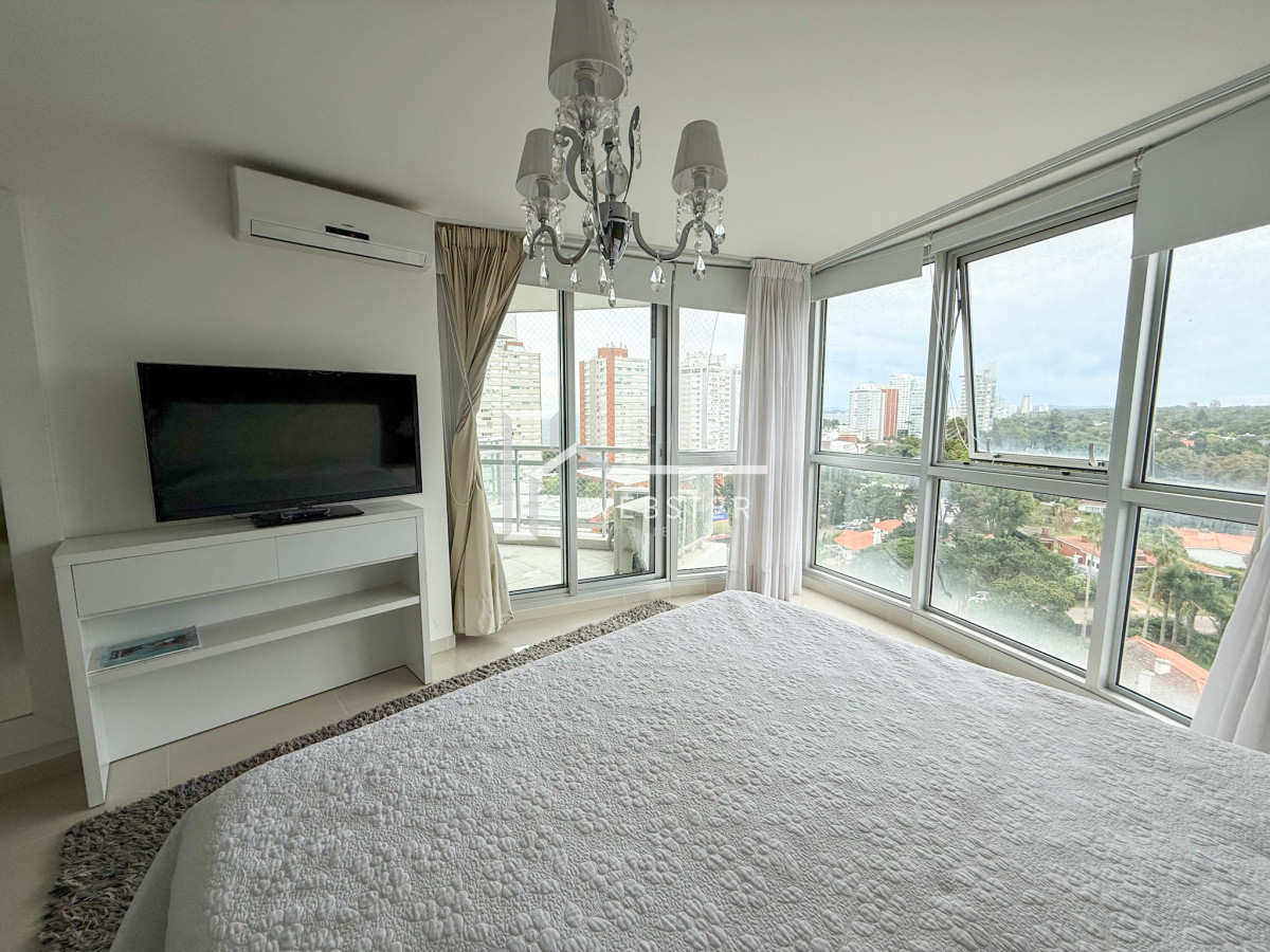 Apartamento ID.2088 - VENTA APARTAMENTO 3 DORMITORIOS EN SUITE MAS DEPENDENCIA DE SERVICIO COMPLETA AMPLIO PLAYA MANSA