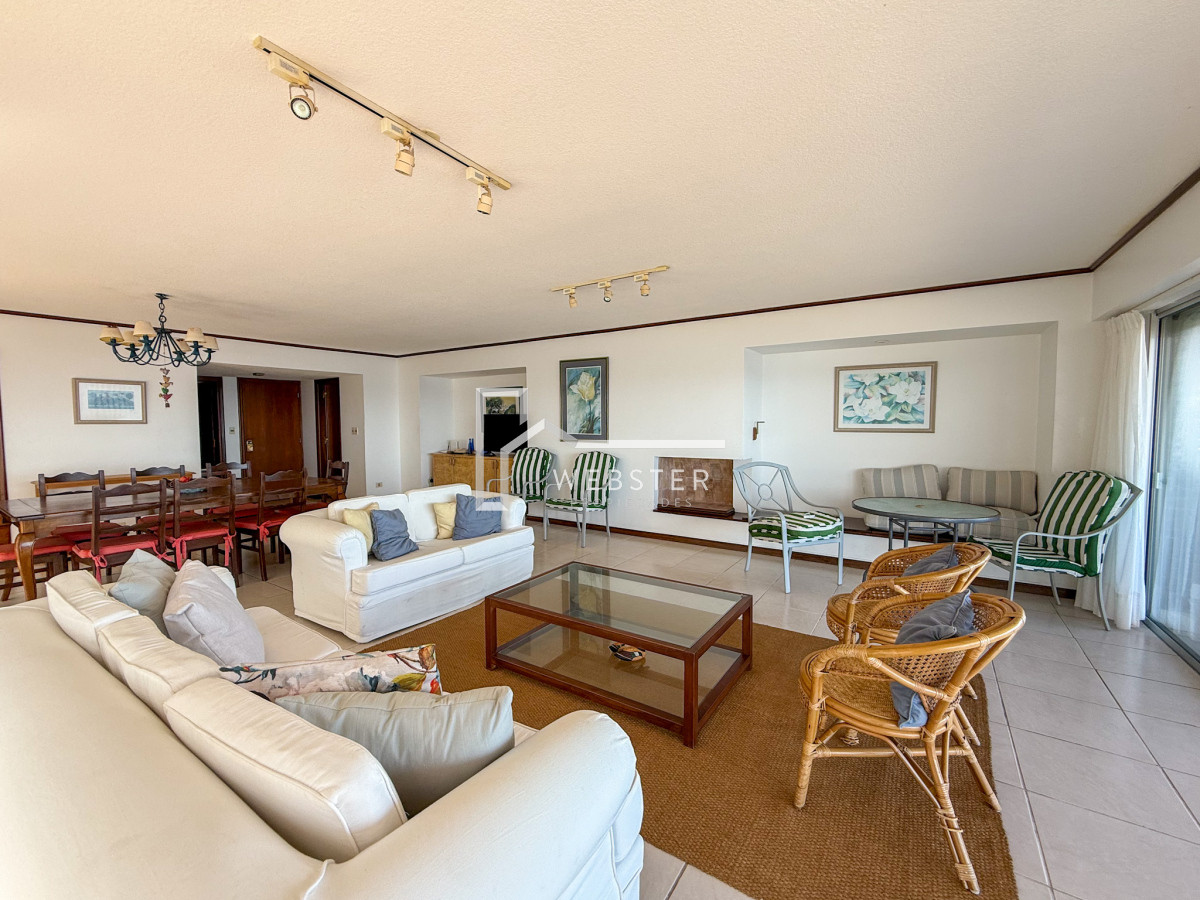 Apartamento ID.2024 - VENTA SEMI PISO PRIMERA LINEA PENINSULA VISTA DIRECTA AL MAR 3 DORMITORIOS + SERVICIO PUNTA DEL ESTE CON ESTUFA A LEÑA