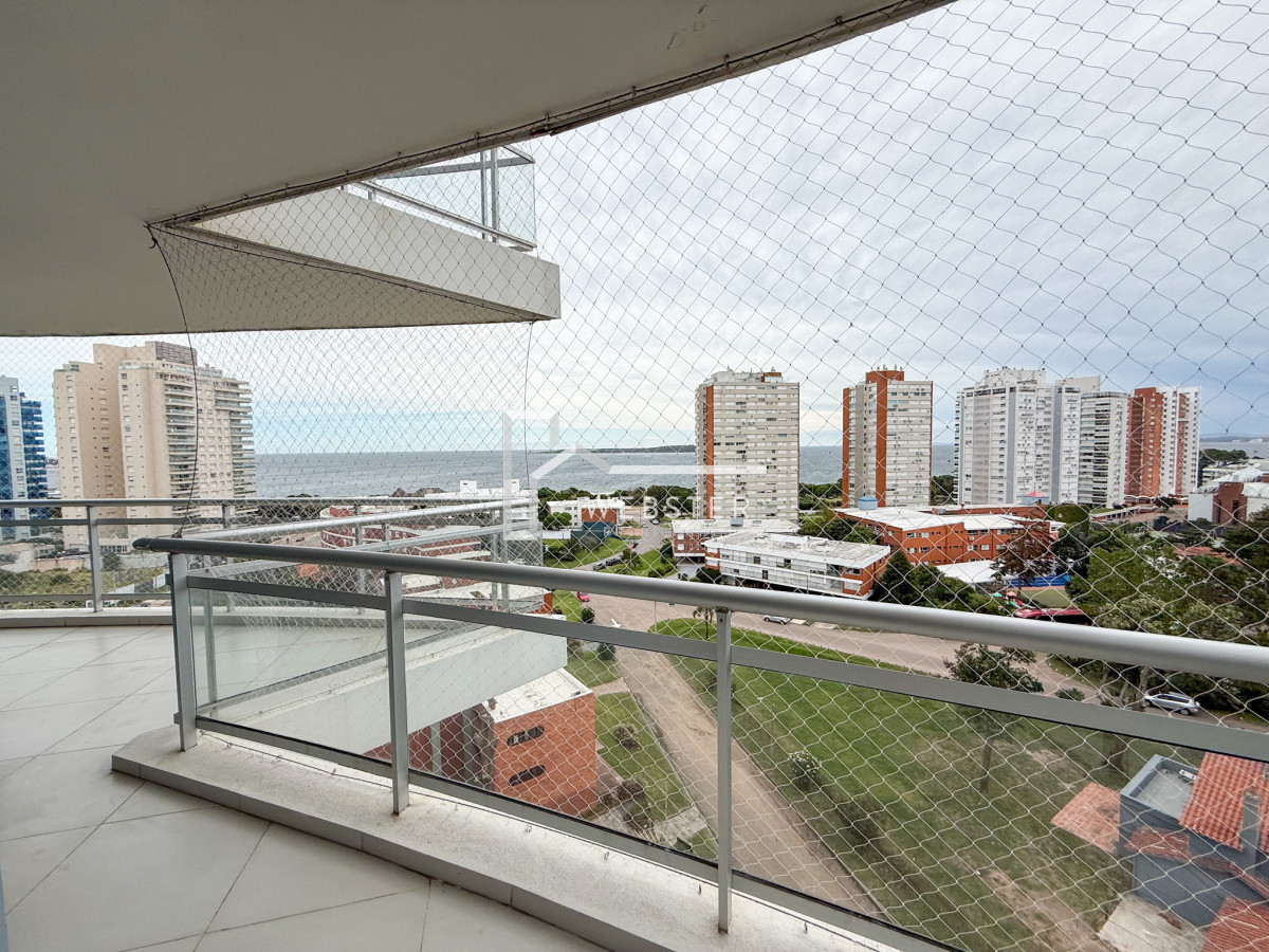 Apartamento ID.2088 - VENTA APARTAMENTO 3 DORMITORIOS EN SUITE MAS DEPENDENCIA DE SERVICIO COMPLETA AMPLIO PLAYA MANSA