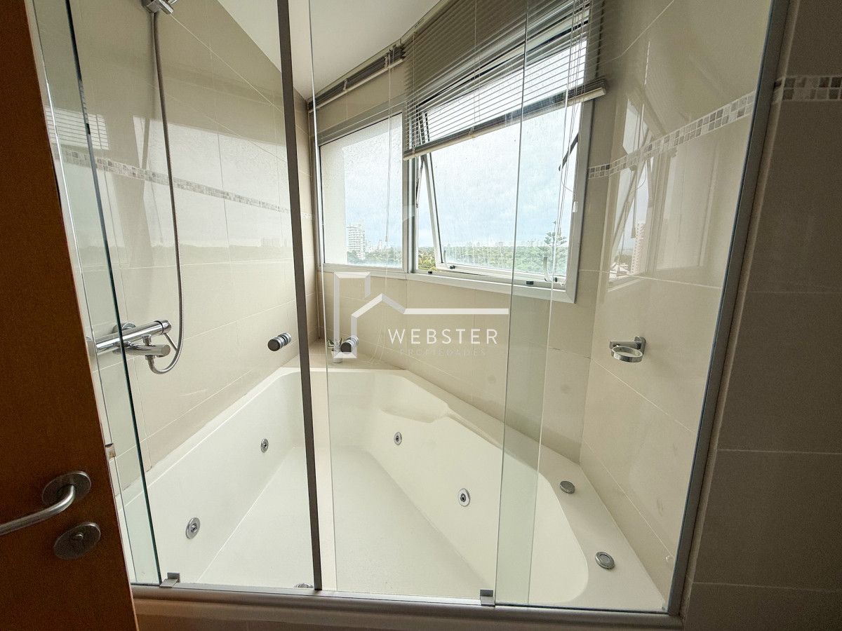 Apartamento ID.2088 - VENTA APARTAMENTO 3 DORMITORIOS EN SUITE MAS DEPENDENCIA DE SERVICIO COMPLETA AMPLIO PLAYA MANSA