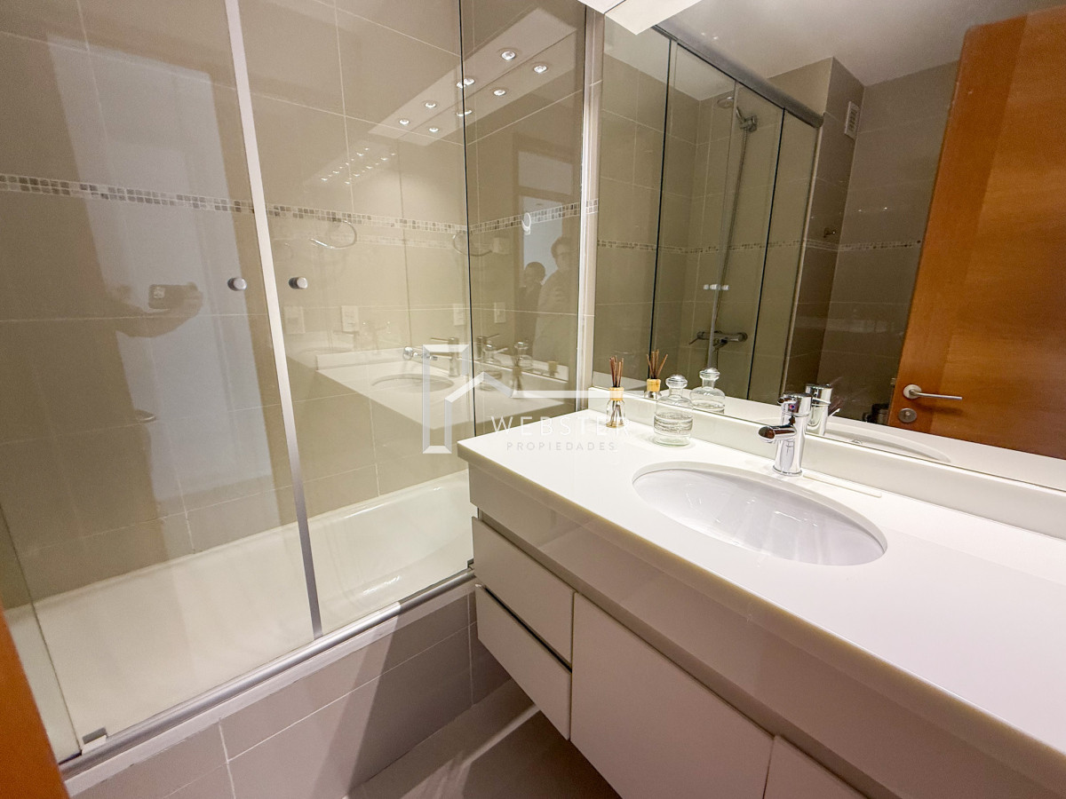 Apartamento ID.2088 - VENTA APARTAMENTO 3 DORMITORIOS EN SUITE MAS DEPENDENCIA DE SERVICIO COMPLETA AMPLIO PLAYA MANSA