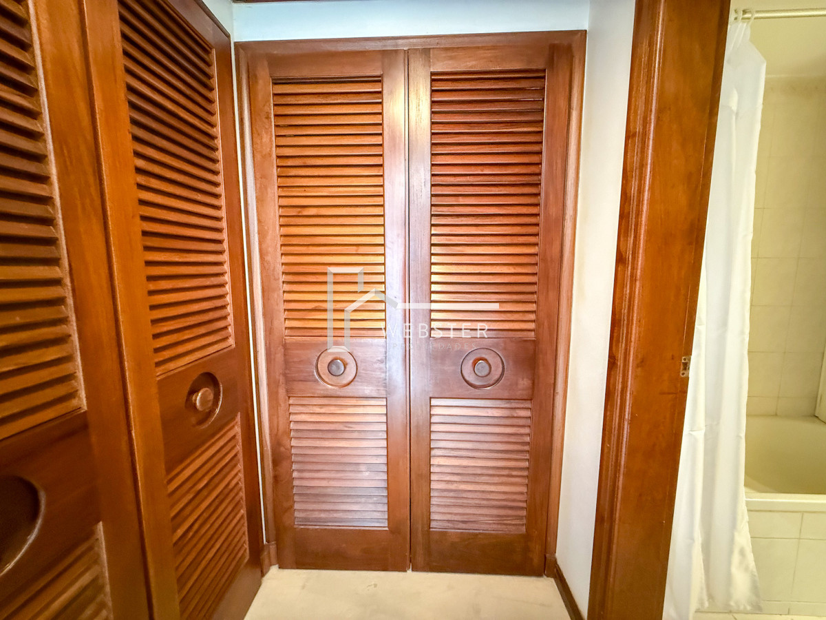 Apartamento ID.2024 - VENTA SEMI PISO PRIMERA LINEA PENINSULA VISTA DIRECTA AL MAR 3 DORMITORIOS + SERVICIO PUNTA DEL ESTE CON ESTUFA A LEÑA