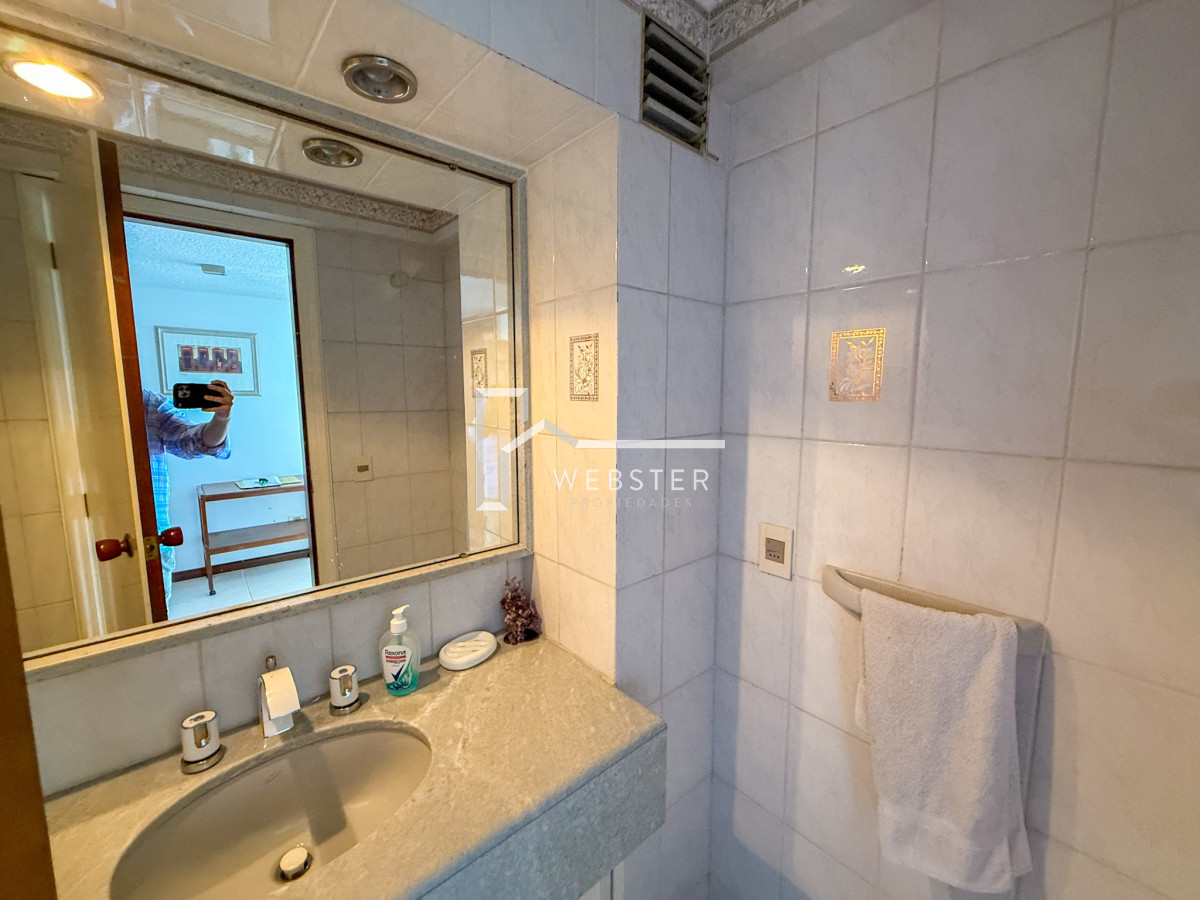 Apartamento ID.2024 - VENTA SEMI PISO PRIMERA LINEA PENINSULA VISTA DIRECTA AL MAR 3 DORMITORIOS + SERVICIO PUNTA DEL ESTE CON ESTUFA A LEÑA