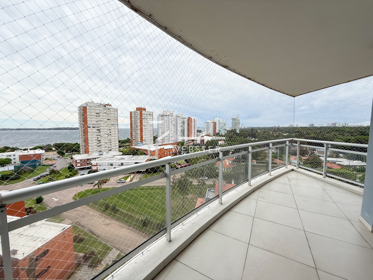 Apartamento ID.2088 - VENTA APARTAMENTO 3 DORMITORIOS EN SUITE MAS DEPENDENCIA DE SERVICIO COMPLETA AMPLIO PLAYA MANSA