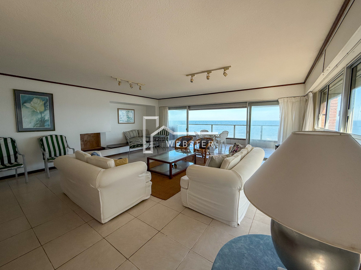 Apartamento ID.2024 - VENTA SEMI PISO PRIMERA LINEA PENINSULA VISTA DIRECTA AL MAR 3 DORMITORIOS + SERVICIO PUNTA DEL ESTE CON ESTUFA A LEÑA