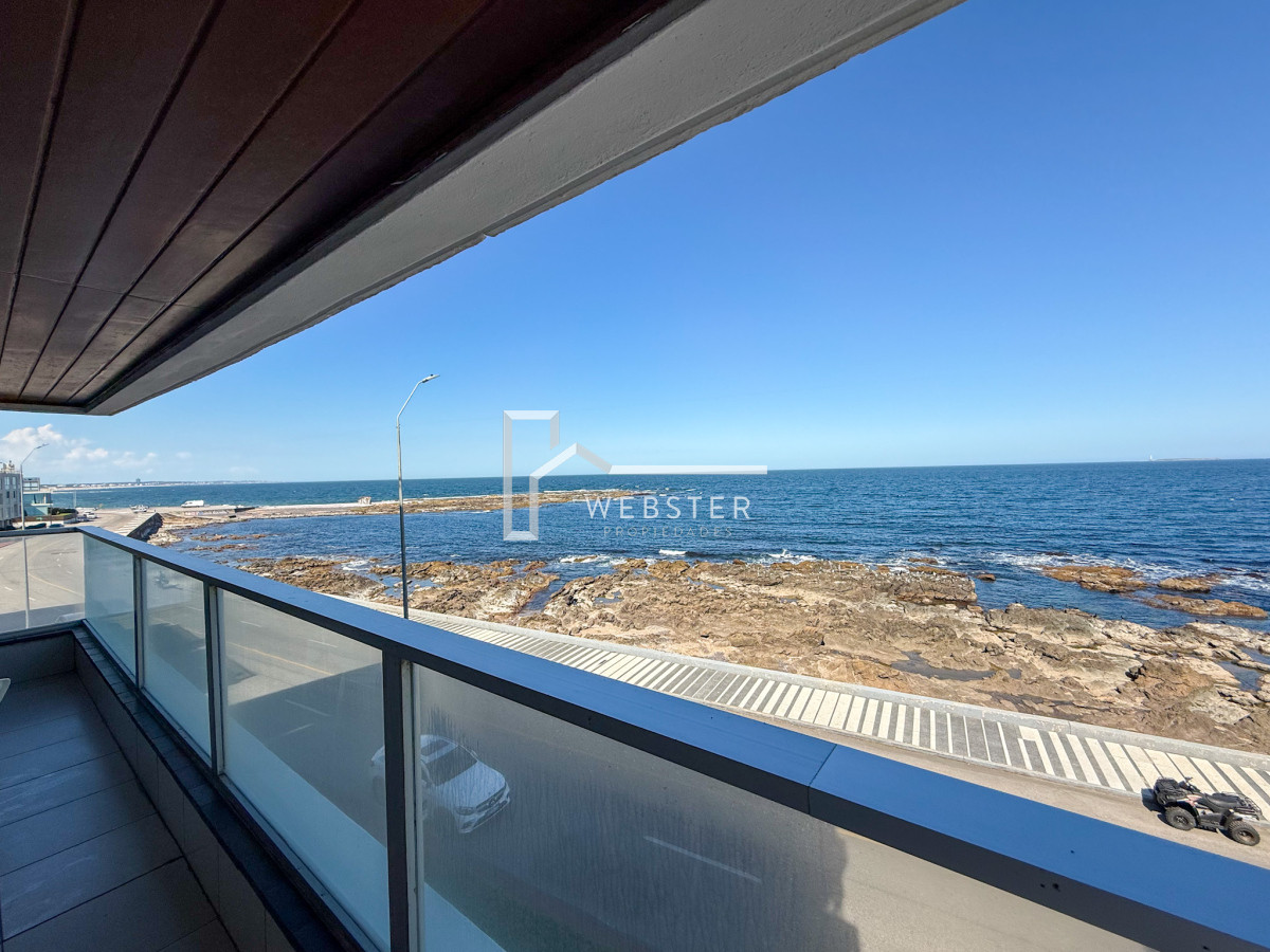 Apartamento ID.2024 - VENTA SEMI PISO PRIMERA LINEA PENINSULA VISTA DIRECTA AL MAR 3 DORMITORIOS + SERVICIO PUNTA DEL ESTE CON ESTUFA A LEÑA