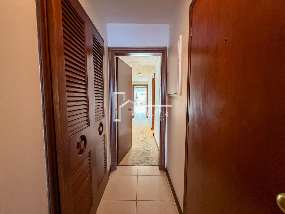 Apartamento ID.2024 - VENTA SEMI PISO PRIMERA LINEA PENINSULA VISTA DIRECTA AL MAR 3 DORMITORIOS + SERVICIO PUNTA DEL ESTE CON ESTUFA A LEÑA