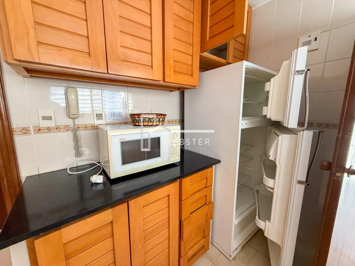 Apartamento ID.2024 - VENTA SEMI PISO PRIMERA LINEA PENINSULA VISTA DIRECTA AL MAR 3 DORMITORIOS + SERVICIO PUNTA DEL ESTE CON ESTUFA A LEÑA