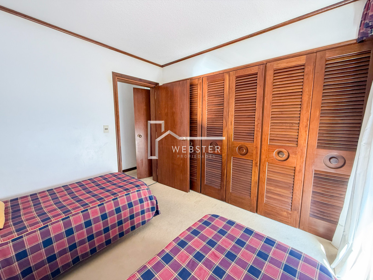 Apartamento ID.2024 - VENTA SEMI PISO PRIMERA LINEA PENINSULA VISTA DIRECTA AL MAR 3 DORMITORIOS + SERVICIO PUNTA DEL ESTE CON ESTUFA A LEÑA