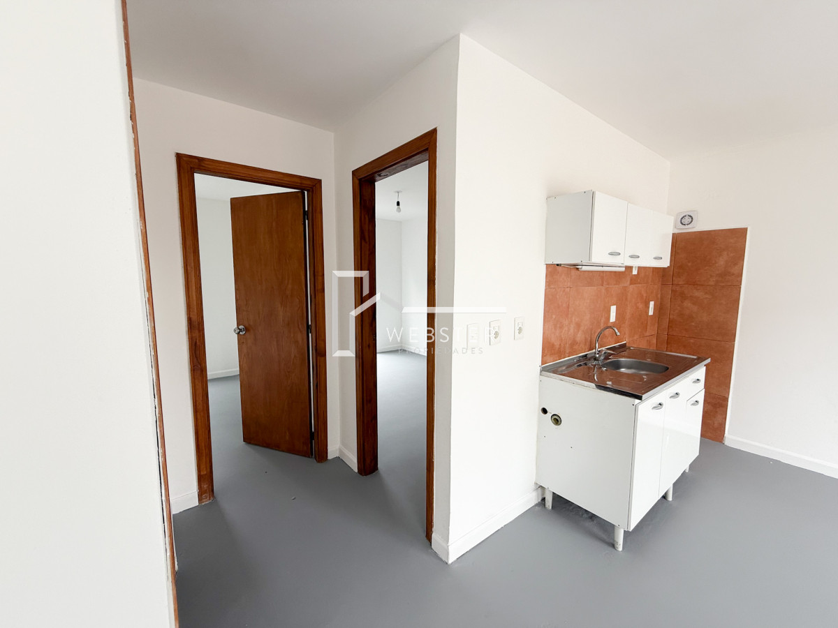 Apartamento ID.2280 - VENTA APARTAMENTO TIPO CASITA PLANTA BAJA EXCELENTE RENTABILIDAD MALDONADO 2 DORMITORIOS 1 BAÑO