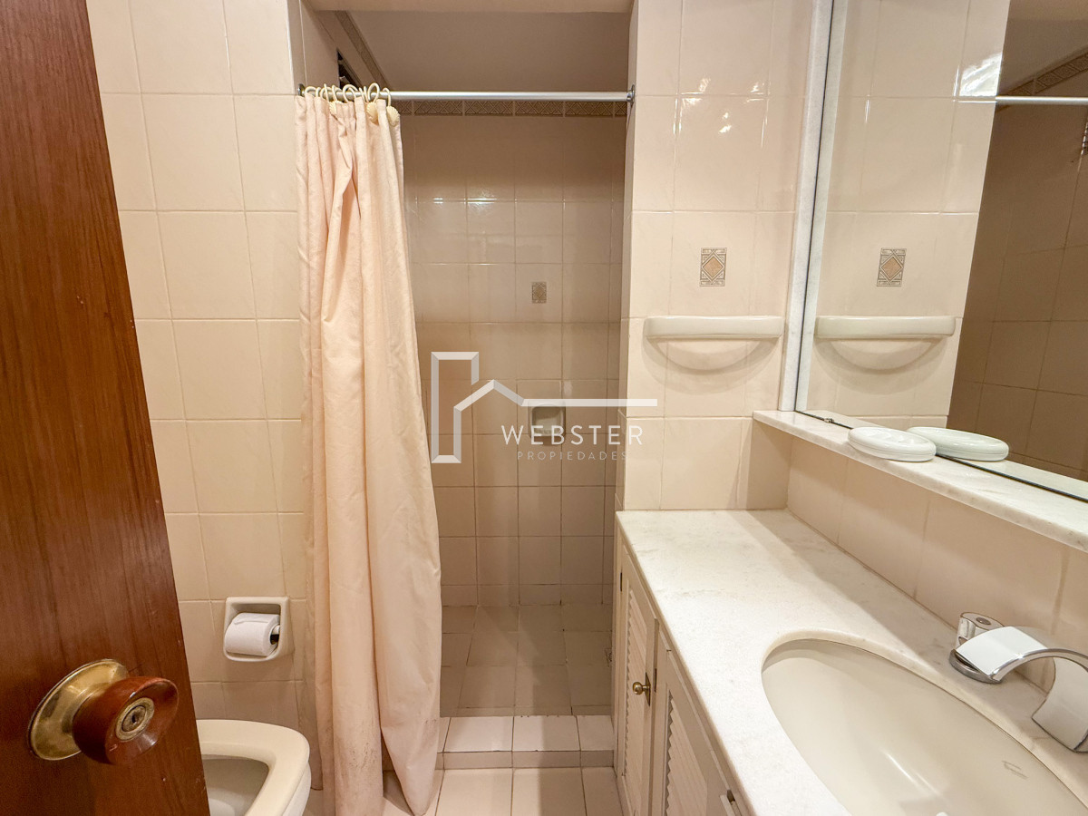 Apartamento ID.2024 - VENTA SEMI PISO PRIMERA LINEA PENINSULA VISTA DIRECTA AL MAR 3 DORMITORIOS + SERVICIO PUNTA DEL ESTE CON ESTUFA A LEÑA