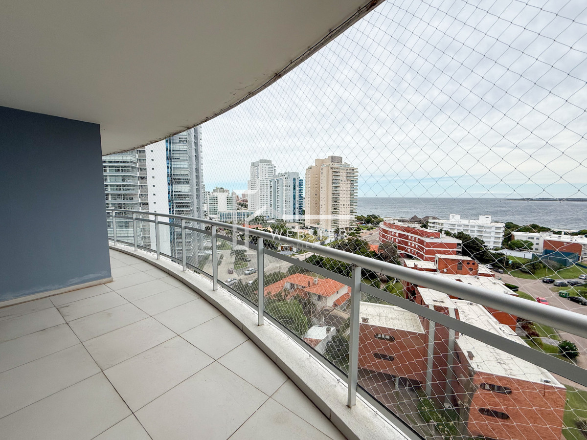 Apartamento ID.2088 - VENTA APARTAMENTO 3 DORMITORIOS EN SUITE MAS DEPENDENCIA DE SERVICIO COMPLETA AMPLIO PLAYA MANSA