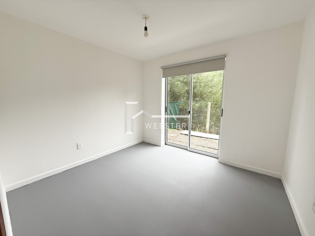 Apartamento ID.2280 - VENTA APARTAMENTO TIPO CASITA PLANTA BAJA EXCELENTE RENTABILIDAD MALDONADO 2 DORMITORIOS 1 BAÑO