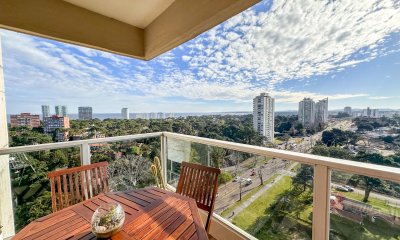 VENTA PISO ALTO APARTAMENTO 2 DORMITORIOS 2 BAÑOS SOL CASI TODO EL DIA, CONTRUCCION EXCEPCIONAL PUNTA DEL ESTE CANTEGRIL
