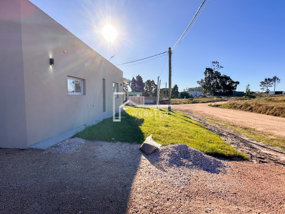 Casa ID.1542 - VENTA CASAS 2 DORMITORIOS 1 BAÑO A ESTRENAR 4H  APTA PARA BANCO FINANCIADAS