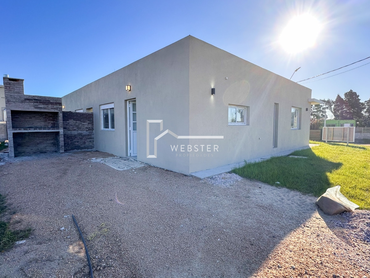 Casa ID.1542 - VENTA CASAS 2 DORMITORIOS 1 BAÑO A ESTRENAR 4H  APTA PARA BANCO FINANCIADAS
