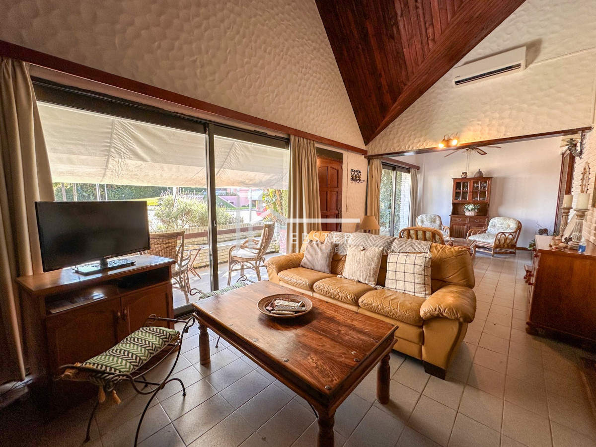 Casa ID.1661 - ALQUILER TEMPORADA PUNTA DEL ESTE CASA 4 DORMITORIOS 3 BAÑOS PARA 14 PERSONAS IMPERDIBLE A 2 CUADRAS DEL MAR MANSA 