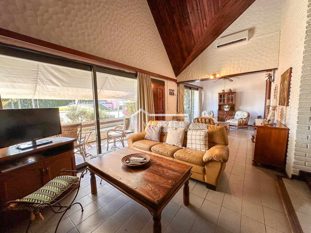Casa ID.1661 - ALQUILER TEMPORADA PUNTA DEL ESTE CASA 4 DORMITORIOS 3 BAÑOS PARA 14 PERSONAS IMPERDIBLE A 2 CUADRAS DEL MAR MANSA 