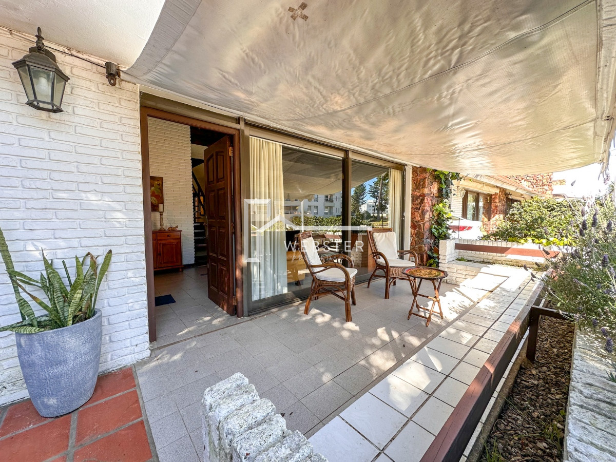 Casa ID.1661 - ALQUILER TEMPORADA PUNTA DEL ESTE CASA 4 DORMITORIOS 3 BAÑOS PARA 14 PERSONAS IMPERDIBLE A 2 CUADRAS DEL MAR MANSA 