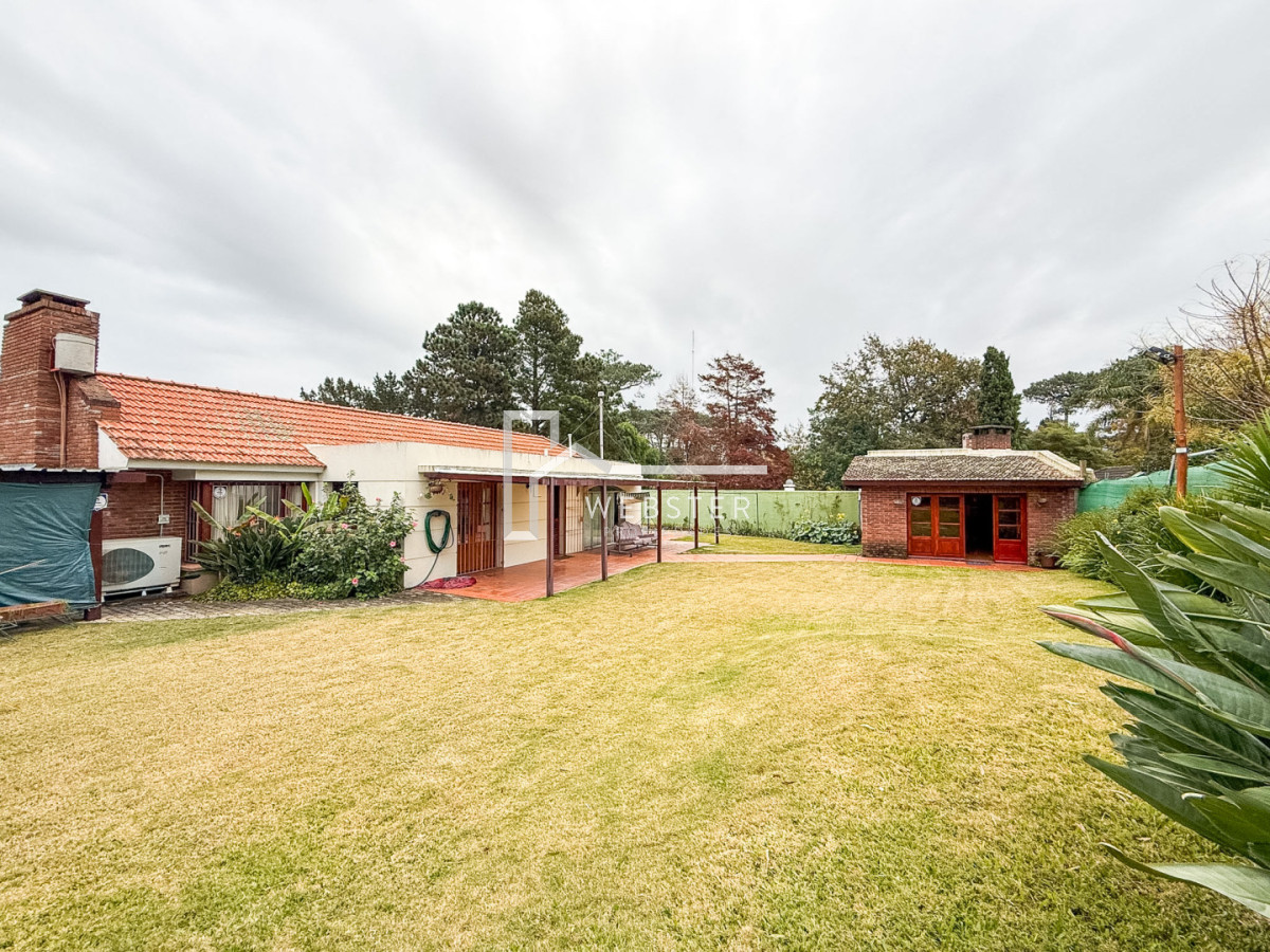 Casa ID.2851 - ALQUILER ANUAL AMPLIA CASA 3 DORMITORIOS 2 BAÑOS CANTEGRIL PUNTA DEL ESTE EXCELENTE CONSTRUCCION 