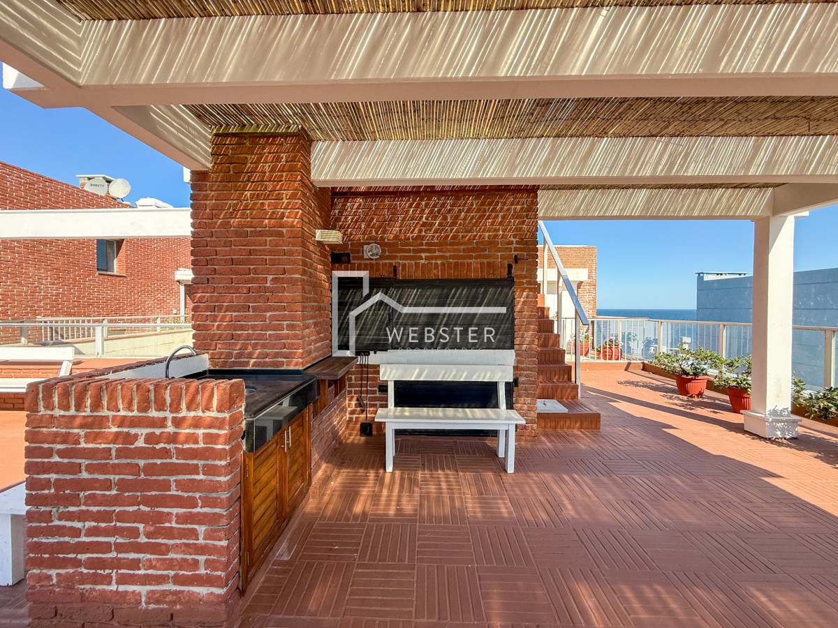 Apartamento ID.2024 - VENTA SEMI PISO PRIMERA LINEA PENINSULA VISTA DIRECTA AL MAR 3 DORMITORIOS + SERVICIO PUNTA DEL ESTE CON ESTUFA A LEÑA