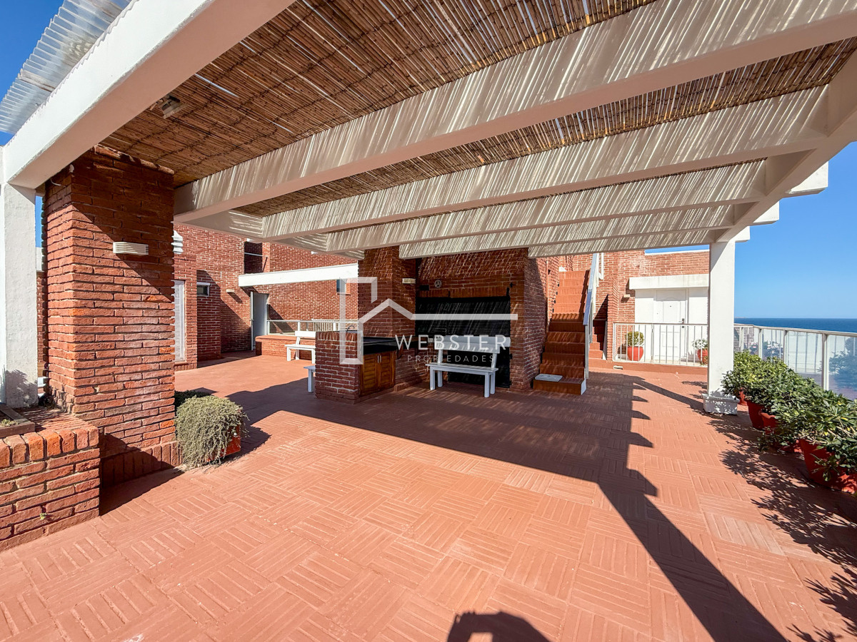 Apartamento ID.2024 - VENTA SEMI PISO PRIMERA LINEA PENINSULA VISTA DIRECTA AL MAR 3 DORMITORIOS + SERVICIO PUNTA DEL ESTE CON ESTUFA A LEÑA