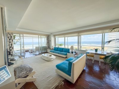 VENTA APARTAMENTO PRIMERA LINEA BRAVA 4 DORMITORIOS Y SERVICIO COMPLETO GRAN PLANTA VISTA DIRECTA A LA BRAVA