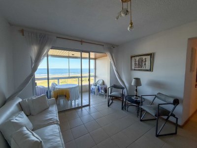 VENTA OPORTUNIDAD 2 DORMITORIOS 2 BAÑOS 1 SUITE PRIMERA LINEA PLAYA BRAVA FRENTE AL MAR AMPLIO APARTAMENTO EXCELENTE CONSTRUCCION