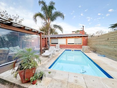 VENTA CASA 4 DORMITORIOS PUNTA DEL ESTE CALIFORNIA PARK MANSA 