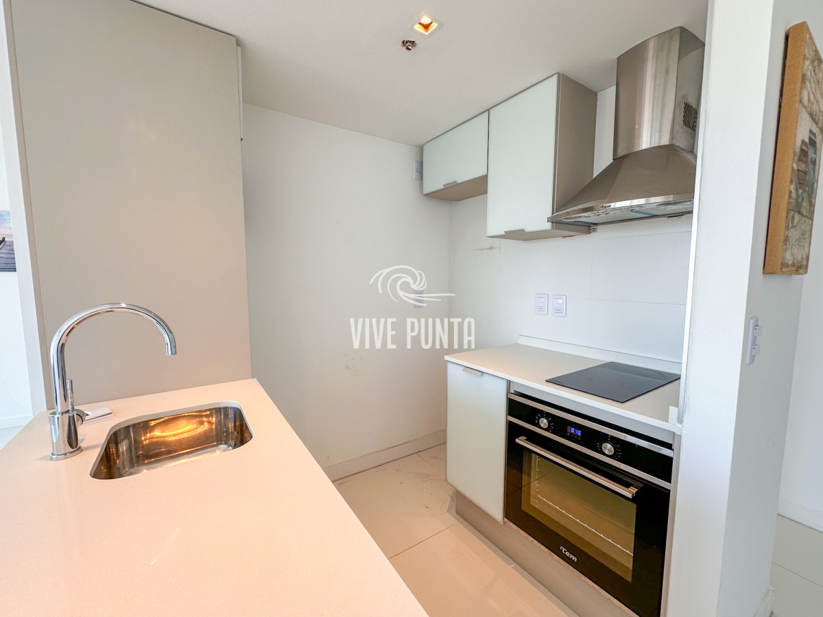 Apartamento ID.686 - ALQUILER ANUAL 1 DORMITORIO PISO ALTO SIN MUEBLES PUNTA DEL ESTE AIDY GRILL