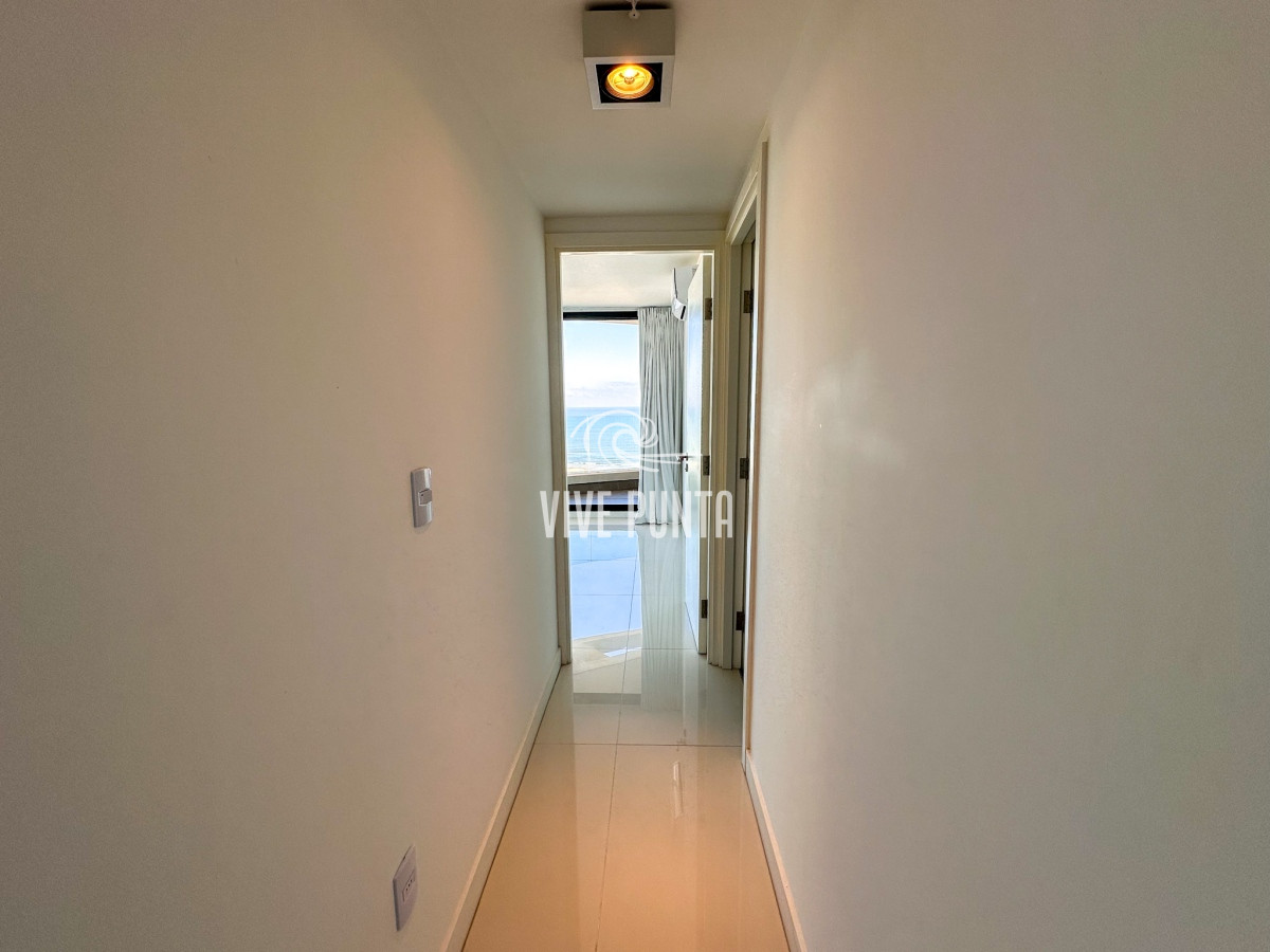 Apartamento ID.686 - ALQUILER ANUAL 1 DORMITORIO PISO ALTO SIN MUEBLES PUNTA DEL ESTE AIDY GRILL