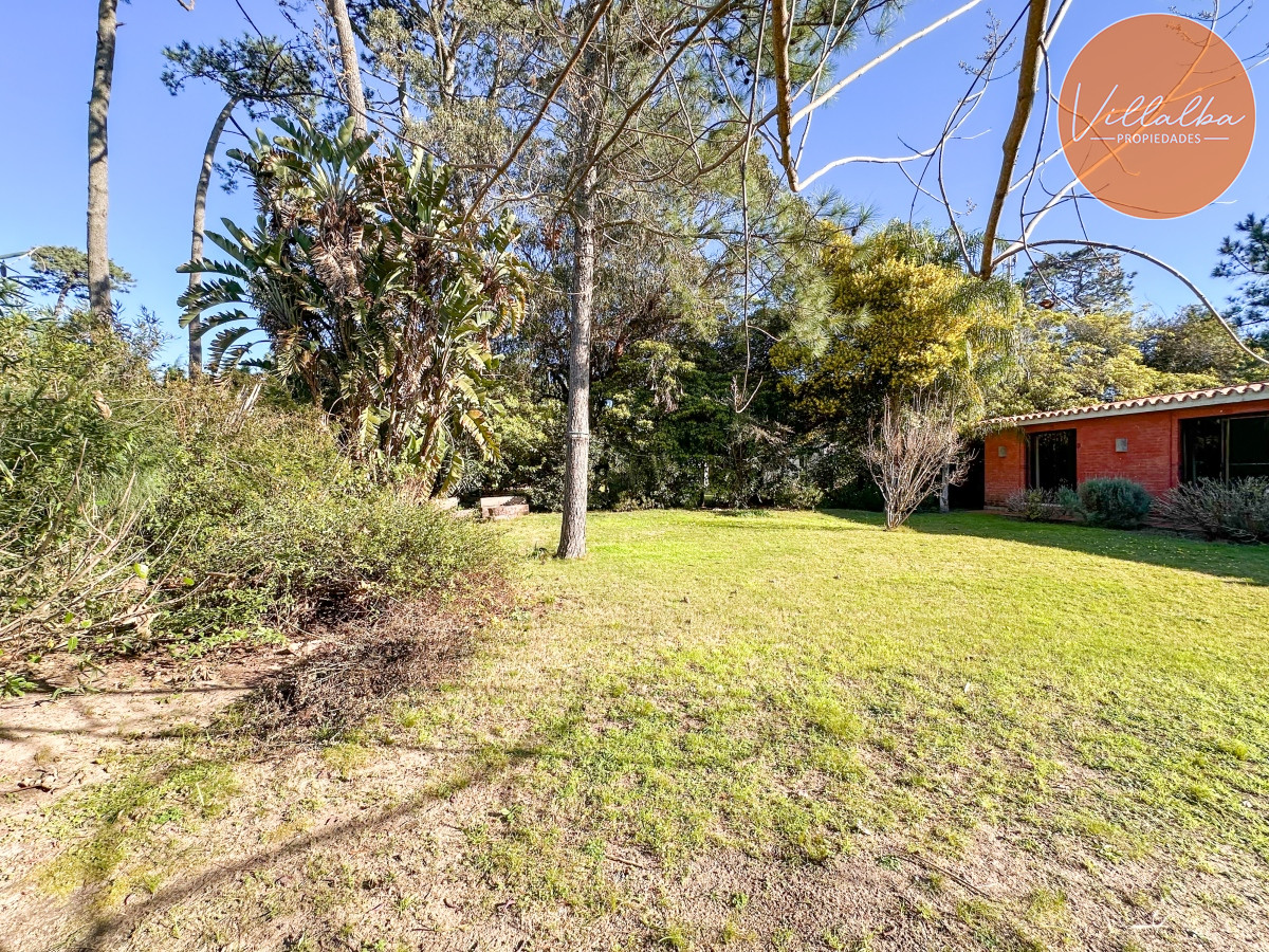 Apartamento ID.3168 - VENTA CASA 4 DORMITORIOS 3 BAÑOS EXCELENTE IMPECABLE ESTADO PINARES A METROS DEL MAR