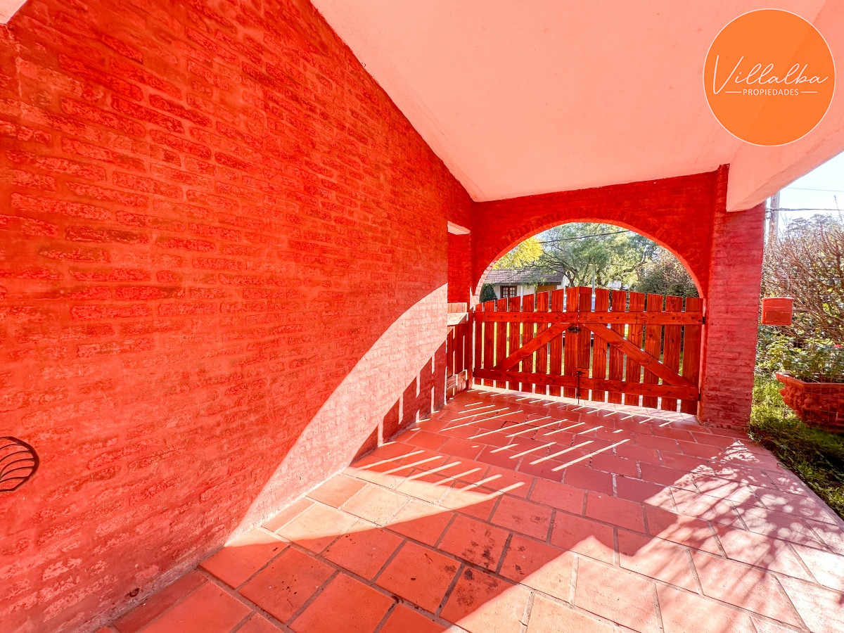 Apartamento ID.3168 - VENTA CASA 4 DORMITORIOS 3 BAÑOS EXCELENTE IMPECABLE ESTADO PINARES A METROS DEL MAR