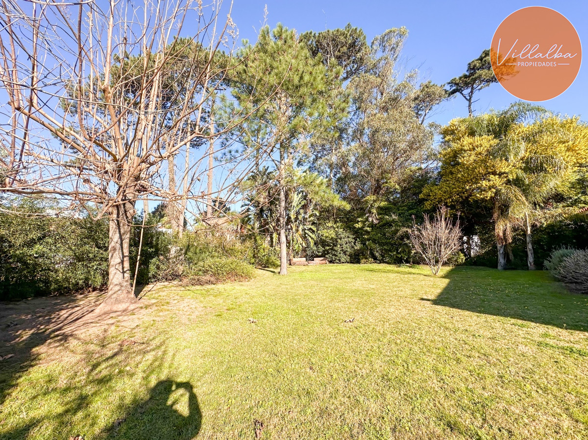 Apartamento ID.3168 - VENTA CASA 4 DORMITORIOS 3 BAÑOS EXCELENTE IMPECABLE ESTADO PINARES A METROS DEL MAR