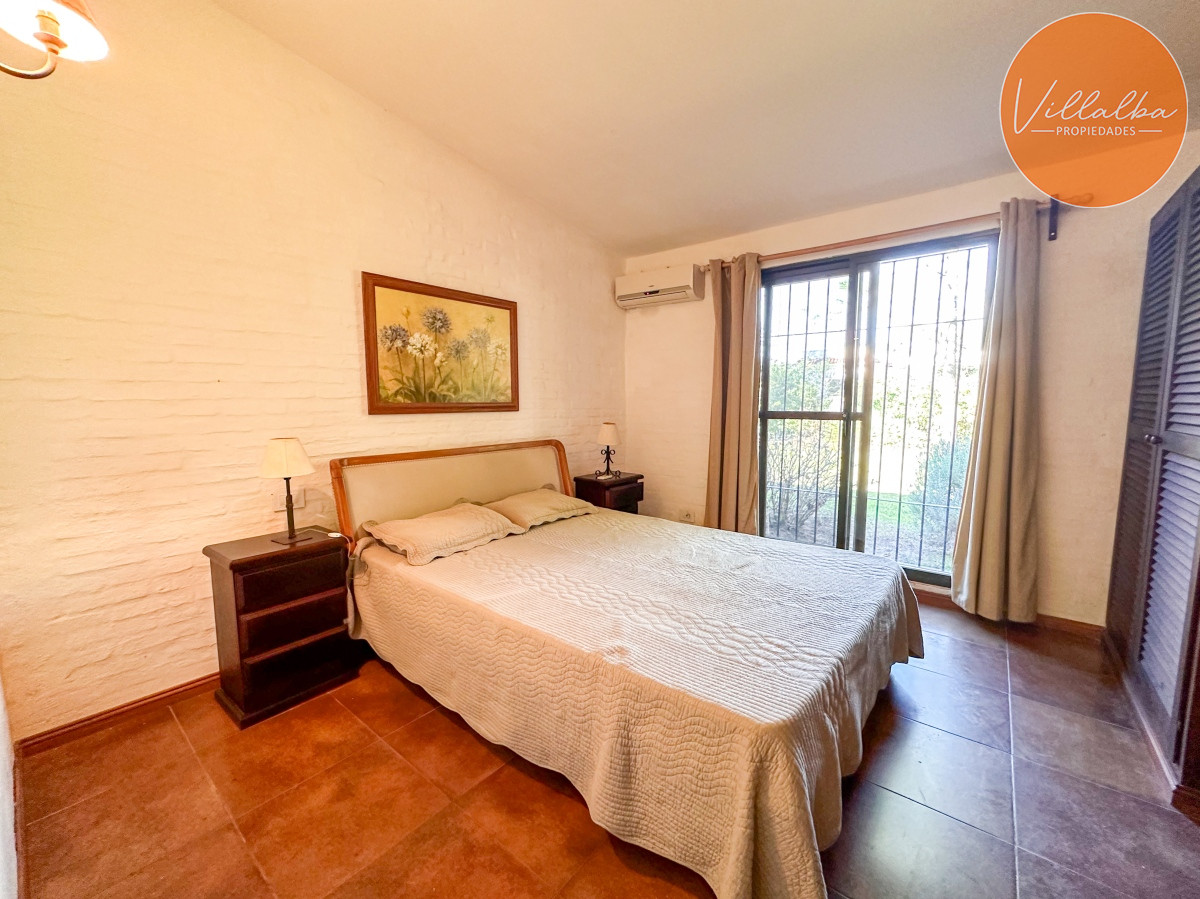 Apartamento ID.3168 - VENTA CASA 4 DORMITORIOS 3 BAÑOS EXCELENTE IMPECABLE ESTADO PINARES A METROS DEL MAR