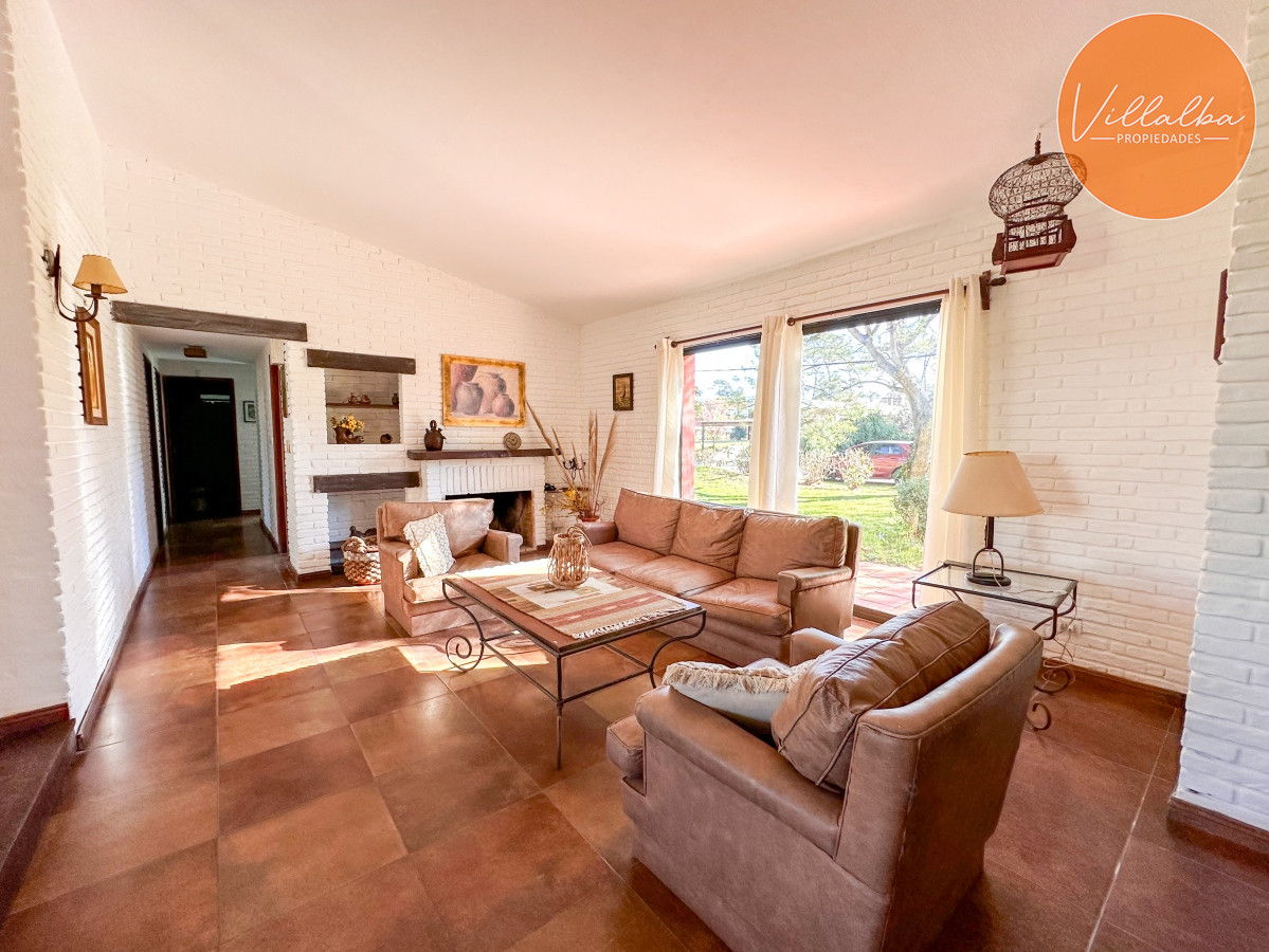 Apartamento ID.3168 - VENTA CASA 4 DORMITORIOS 3 BAÑOS EXCELENTE IMPECABLE ESTADO PINARES A METROS DEL MAR