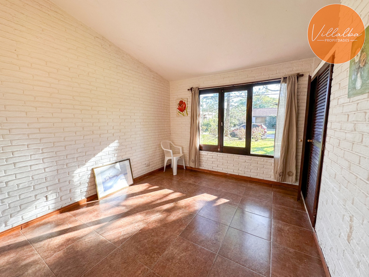 Apartamento ID.3168 - VENTA CASA 4 DORMITORIOS 3 BAÑOS EXCELENTE IMPECABLE ESTADO PINARES A METROS DEL MAR