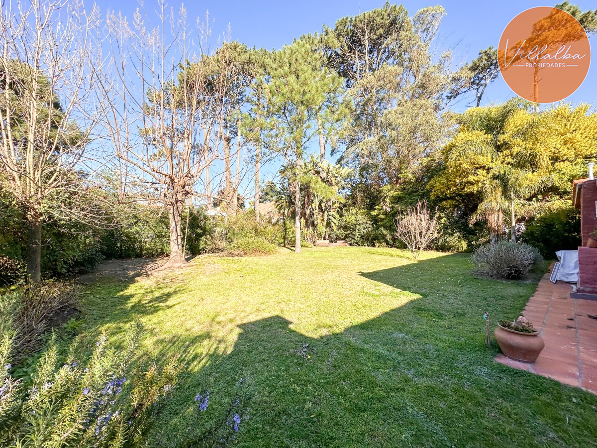 Apartamento ID.3168 - VENTA CASA 4 DORMITORIOS 3 BAÑOS EXCELENTE IMPECABLE ESTADO PINARES A METROS DEL MAR