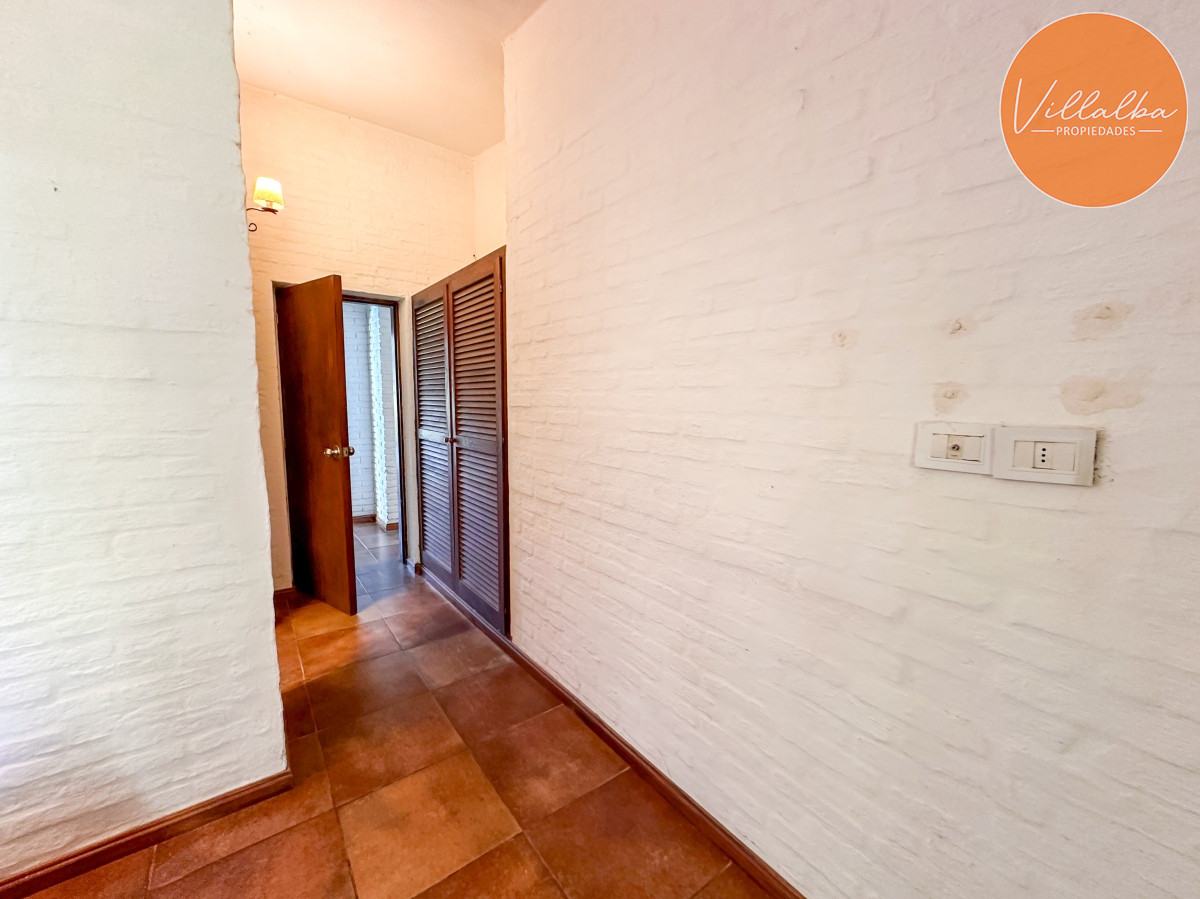 Apartamento ID.3168 - VENTA CASA 4 DORMITORIOS 3 BAÑOS EXCELENTE IMPECABLE ESTADO PINARES A METROS DEL MAR