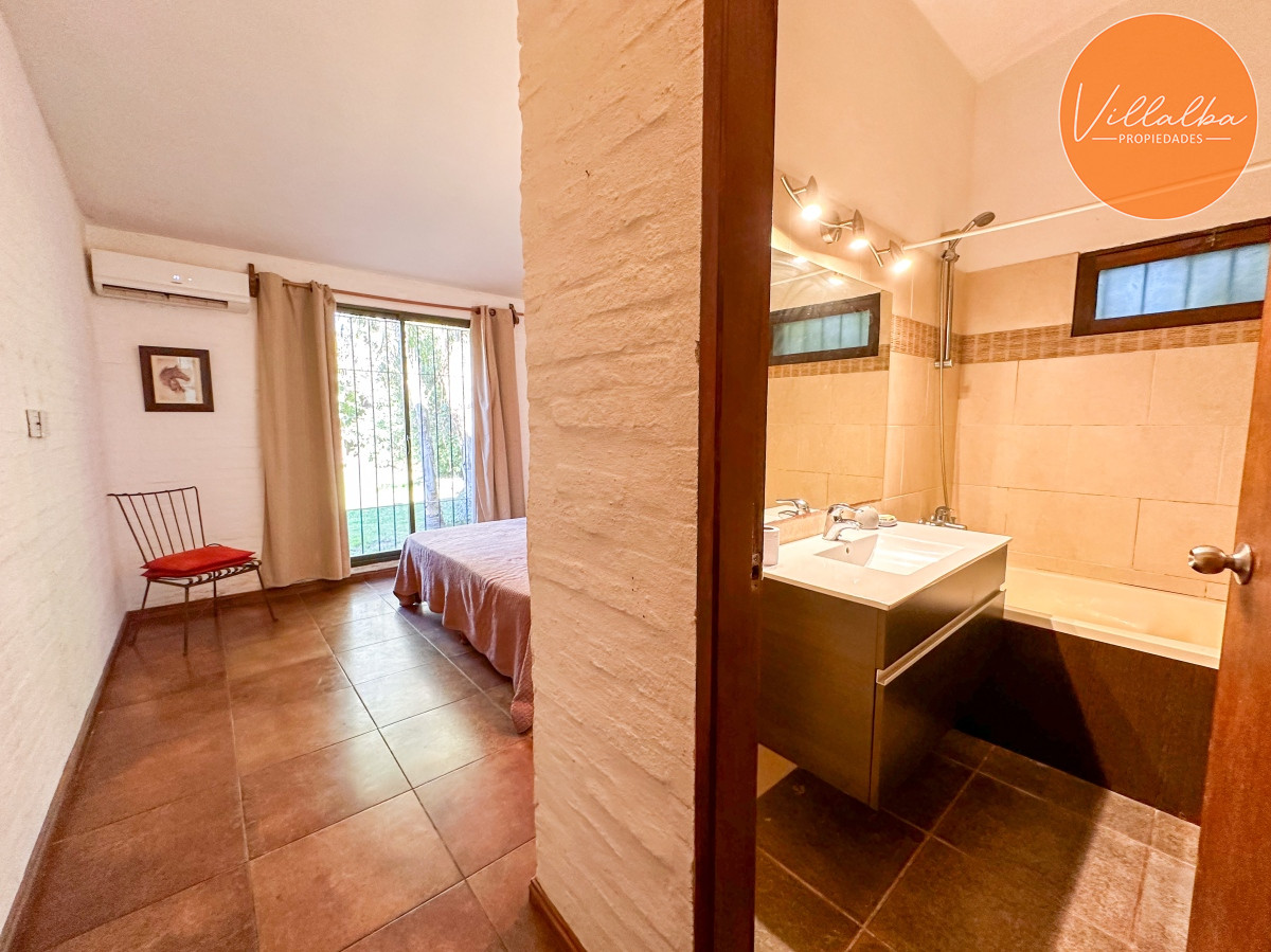 Apartamento ID.3168 - VENTA CASA 4 DORMITORIOS 3 BAÑOS EXCELENTE IMPECABLE ESTADO PINARES A METROS DEL MAR