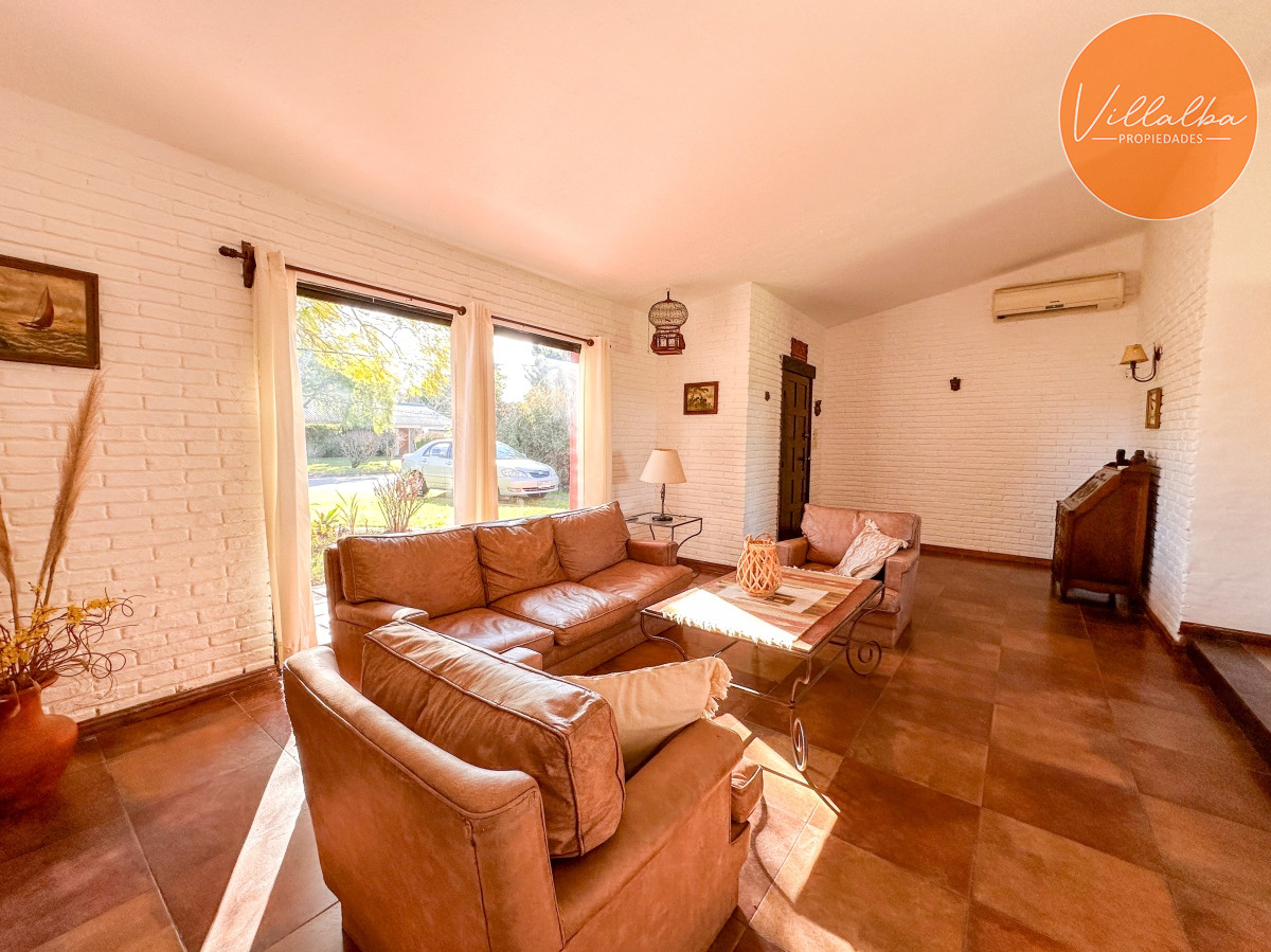 Apartamento ID.3168 - VENTA CASA 4 DORMITORIOS 3 BAÑOS EXCELENTE IMPECABLE ESTADO PINARES A METROS DEL MAR