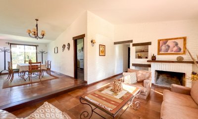 VENTA CASA 4 DORMITORIOS 3 BAÑOS EXCELENTE IMPECABLE ESTADO PINARES A METROS DEL MAR