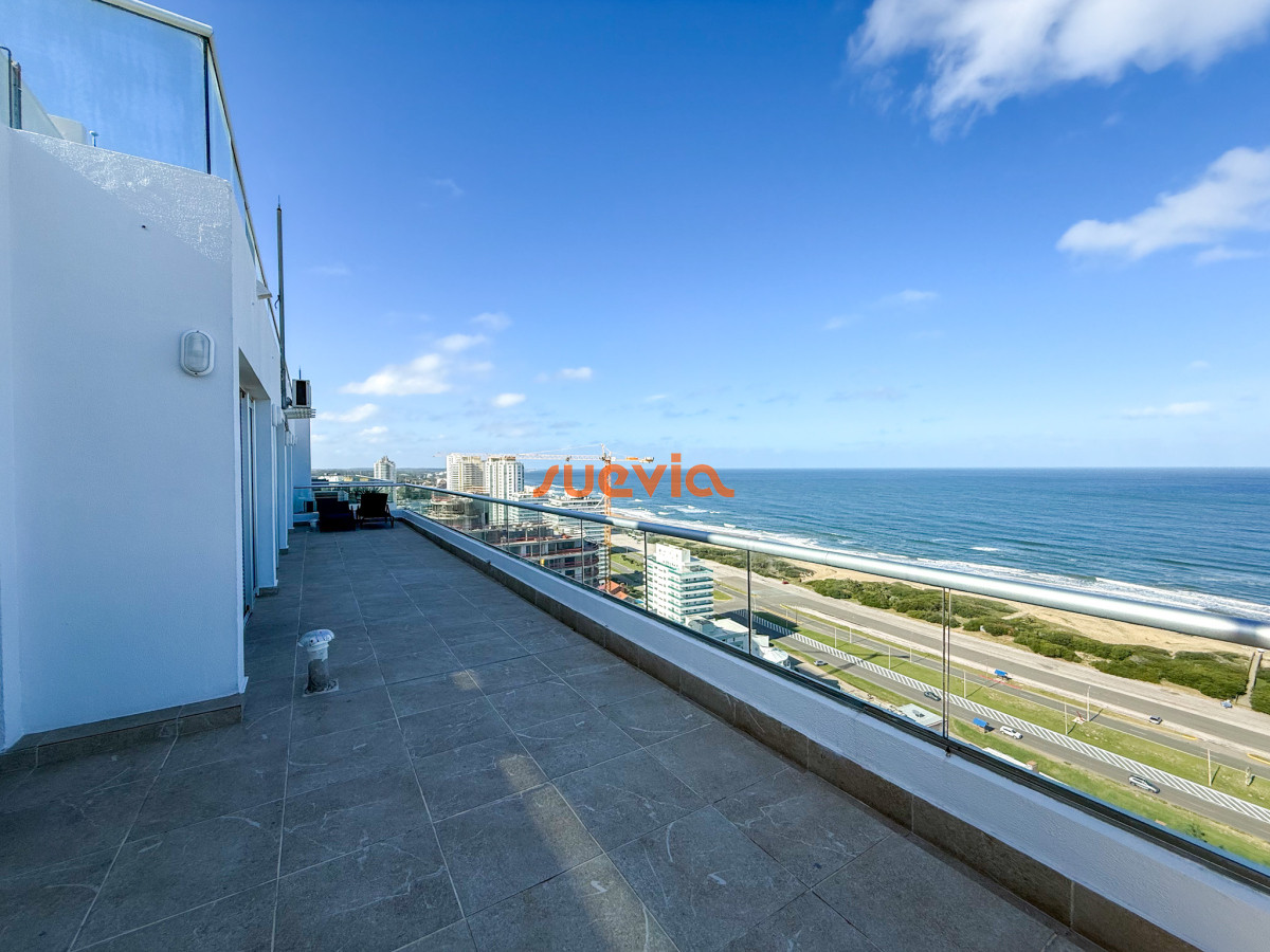 ALQUILER INVERNAL DESDE 1ERO MARZO 2025 PENTHOUSE 2DA LINEA BRAVA 3 DORMITORIOS - GoPunta - Portal Inmobiliario de Punta del Este - Maldonado