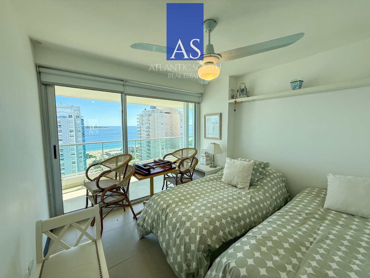 Apartamento ID.4002 - Apartamento 3 dormitorios en torre de categoría con vista al mar garage Playa Mansa