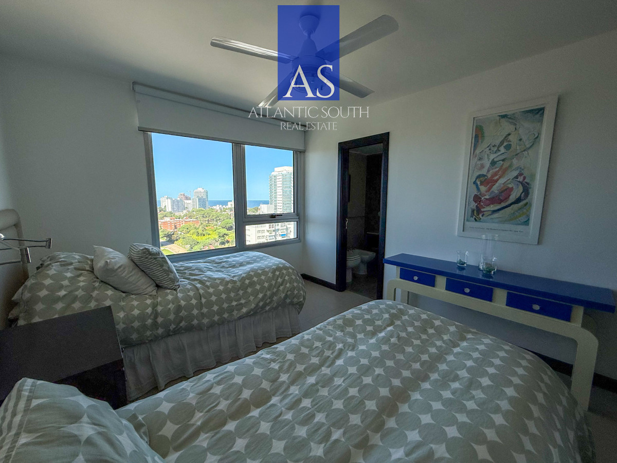Apartamento ID.4002 - Apartamento 3 dormitorios en torre de categoría con vista al mar garage Playa Mansa
