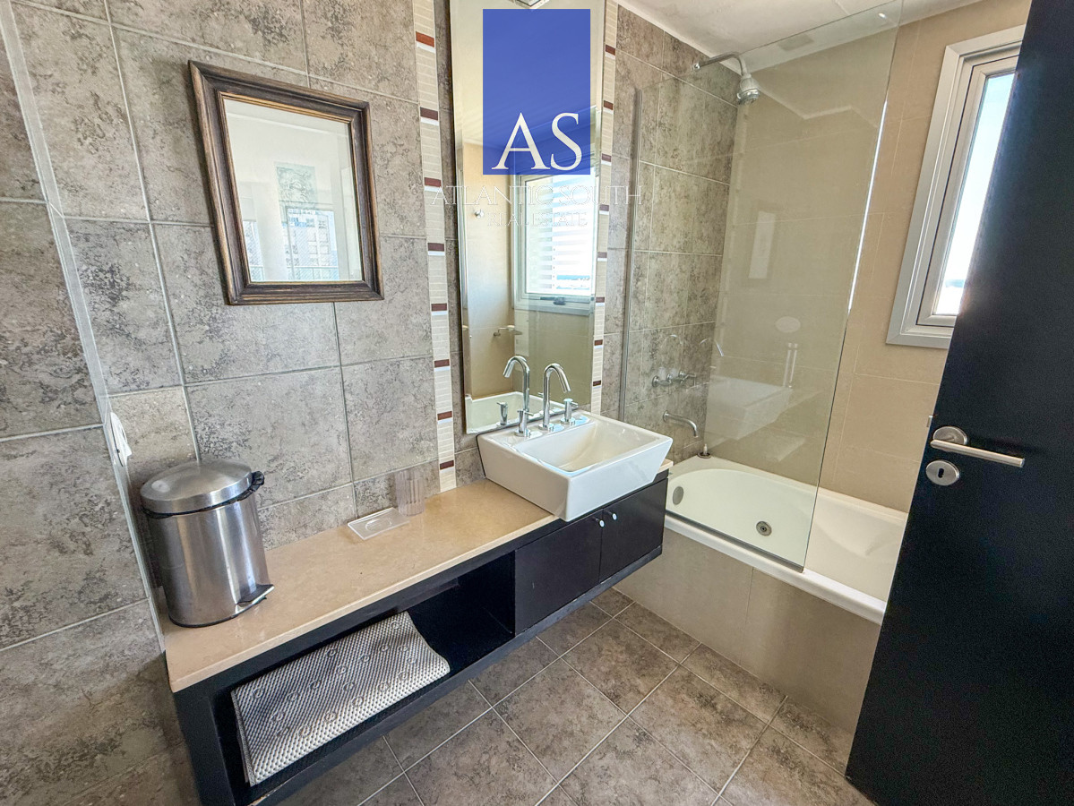 Apartamento ID.4002 - Apartamento 3 dormitorios en torre de categoría con vista al mar garage Playa Mansa