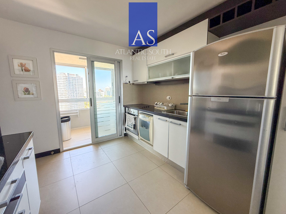 Apartamento ID.4002 - Apartamento 3 dormitorios en torre de categoría con vista al mar garage Playa Mansa