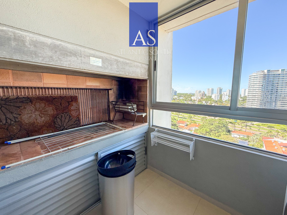 Apartamento ID.4002 - Apartamento 3 dormitorios en torre de categoría con vista al mar garage Playa Mansa