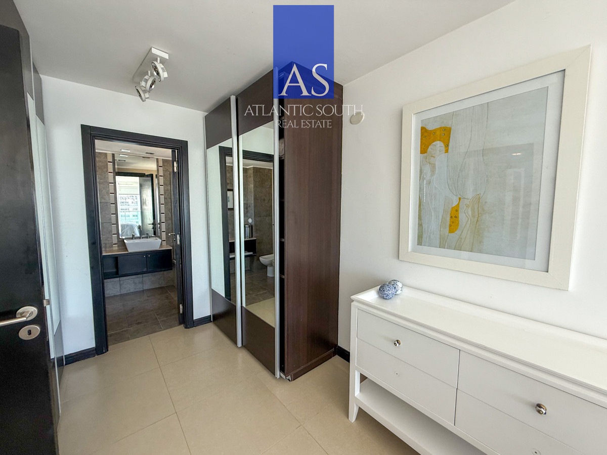 Apartamento ID.4002 - Apartamento 3 dormitorios en torre de categoría con vista al mar garage Playa Mansa