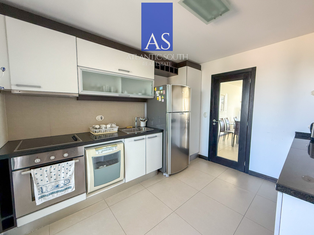 Apartamento ID.4002 - Apartamento 3 dormitorios en torre de categoría con vista al mar garage Playa Mansa